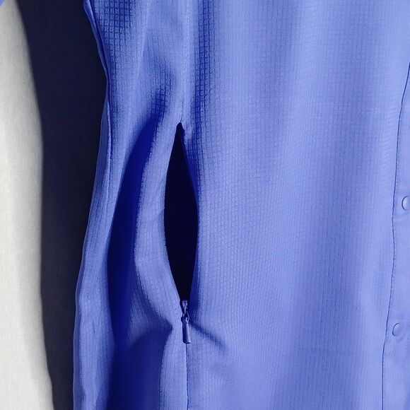 Columbia Women's Vibrant Blue Button Down Shirt - Picture 5 of 13